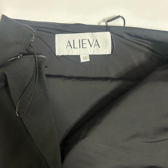 Alieva Dasha Women’s Modern One Shoulder fitted Dress (size medium) - Picture 7 of 11